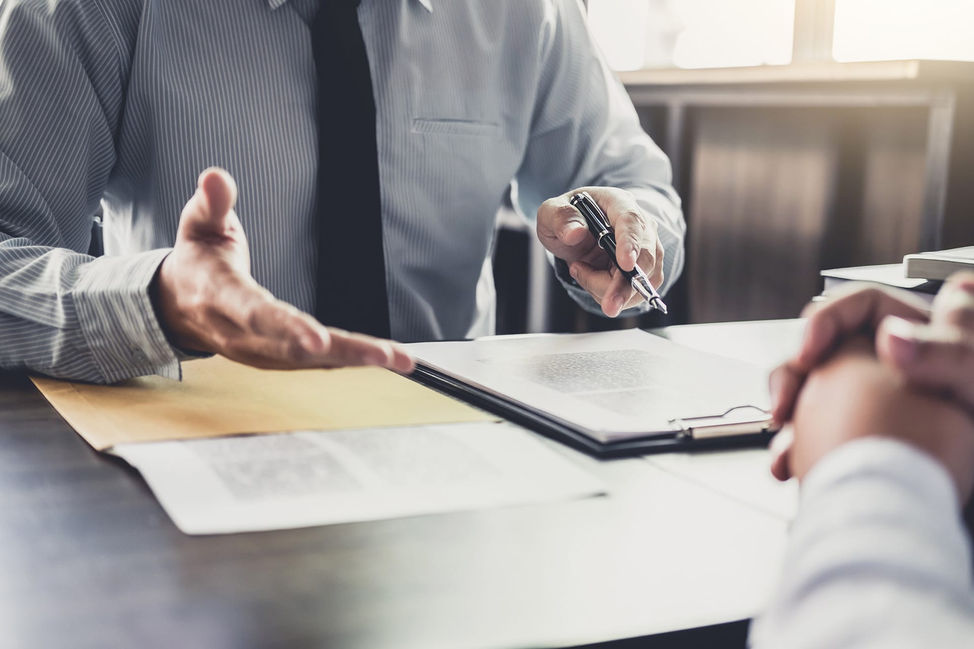 <p>Te ayudamos a</p><p>cuidar el futuro</p><p>tu empresa</p>